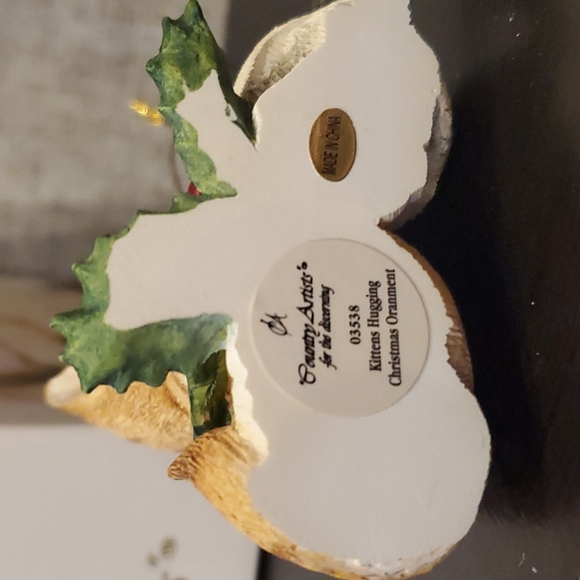 Hugging Kittens Ornament - Picture 4 of 6